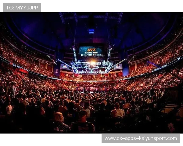 UFC冠军胜利后的“激情瞬间”引发关注：跳笼庆祝事件背后的真相与争议